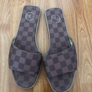 Checkered women’s slides